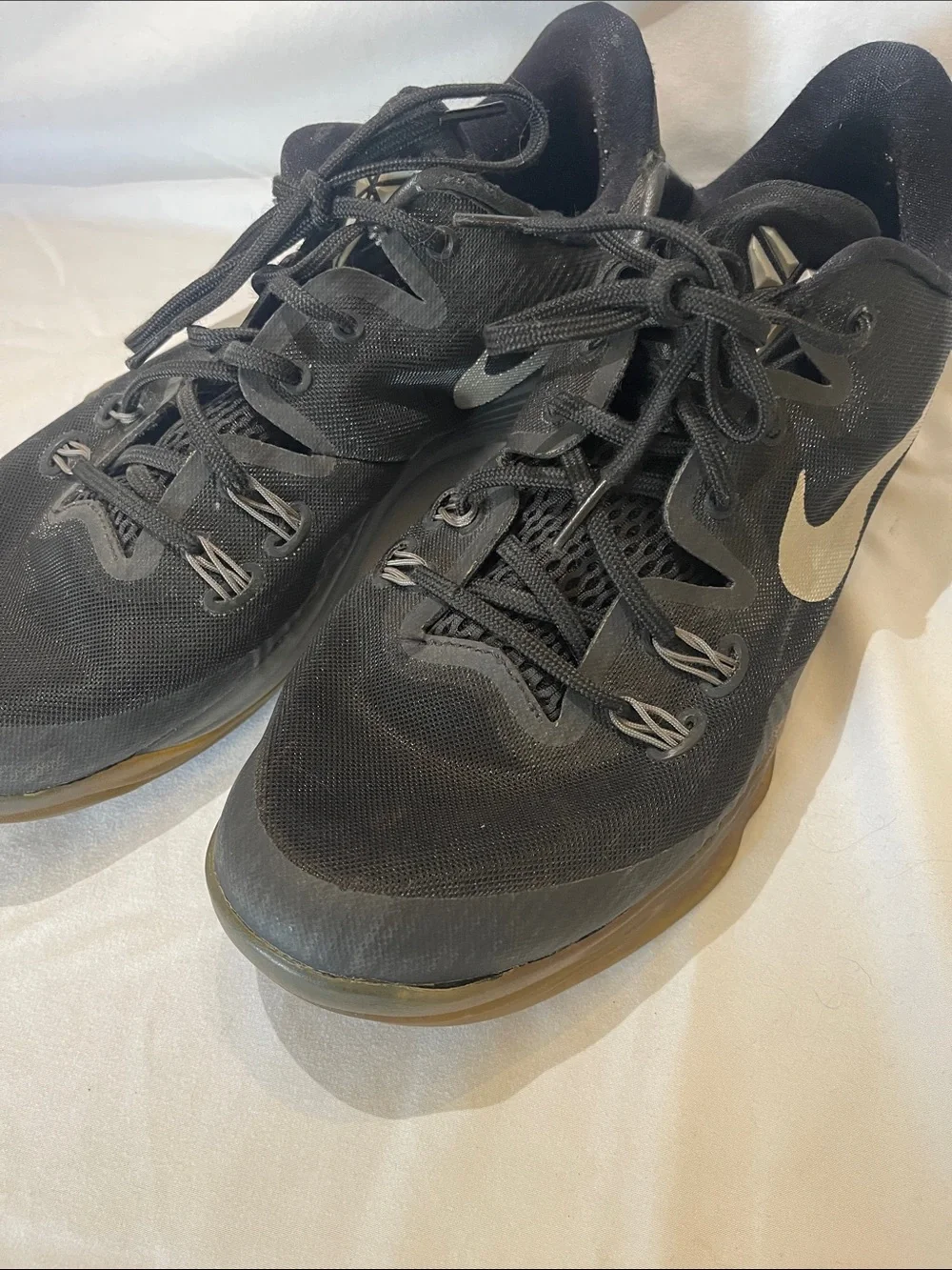 Kobe zoom Nike Men’s Black Athletic Trainers with Gum Sole Accent